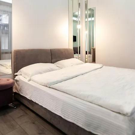 Leogrand On B Khmelnytskogo 27a * Lviv