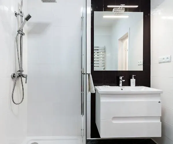 Leogrand On B Khmelnytskogo 27a إلفيف