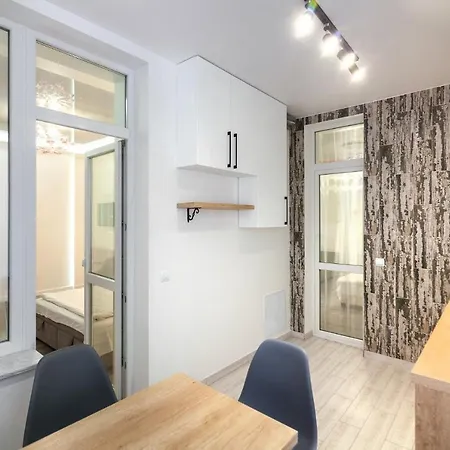 Leogrand On B Khmelnytskogo 27a إلفيف