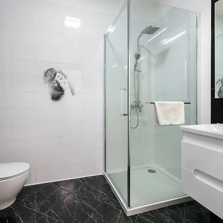 Leogrand On B Khmelnytskogo 27a شقة