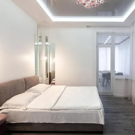 Leogrand On B Khmelnytskogo 27a إلفيف